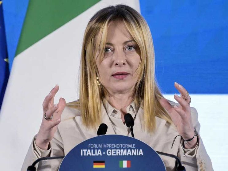 La settimana di Meloni tra pragmatismo e oscillazioni