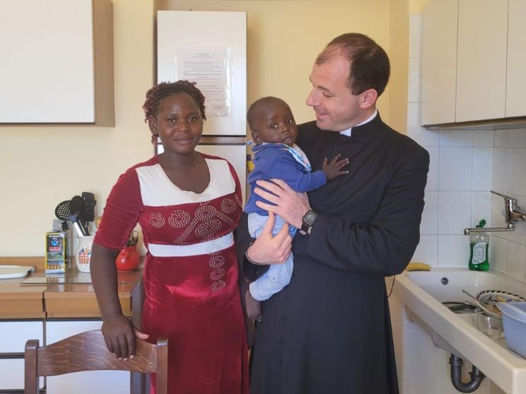 Don Stefano Bisio, parroco delle parrocchie di San Giovanni Battista, Santi Angeli Custodi e San Gerolamo di Quarto a Genova