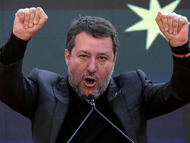 Sul caso Robinson scintille tra Salvini e Tajani