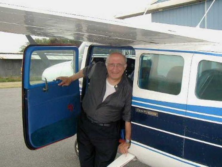 Don Paolo Gariglio, il prete-aviatore voce delle periferie di Torino
