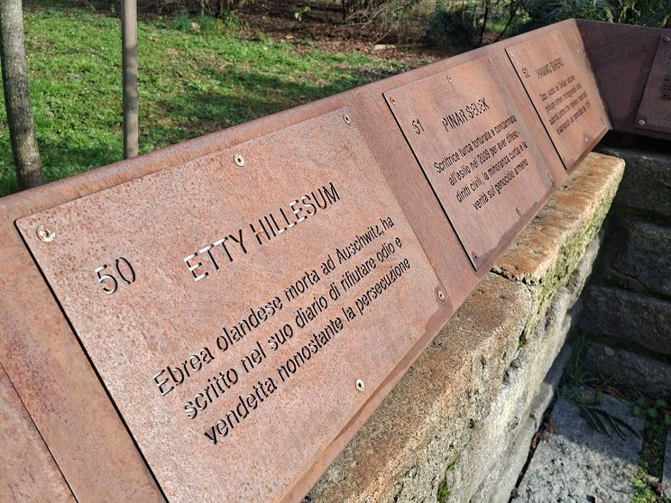 La piastra di Etty Hillesum al Giardino dei Giusti di Milano