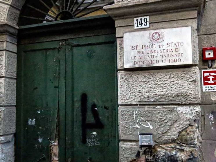 Metal detector a scuola: è arrivata la direttiva Piantedosi-Valditara