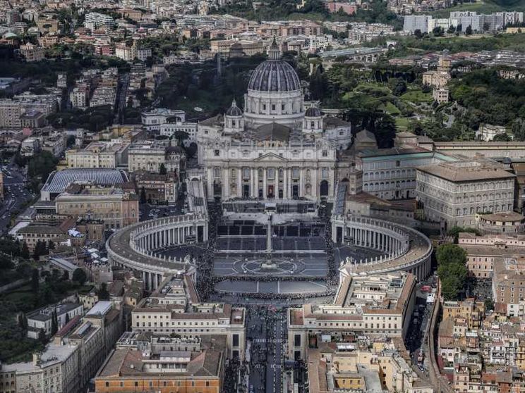 San Pietro: nessun bistrot sulla terrazza, solo l'ampliamento del punto ristoro