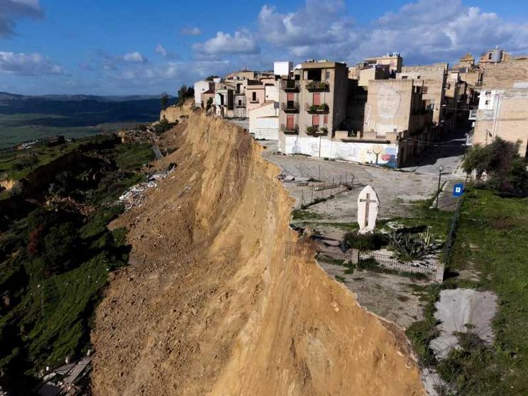 «Niscemi è in un'area ad altissimo rischio». Cronaca di 29 anni di emergenze e soldi mai spesi