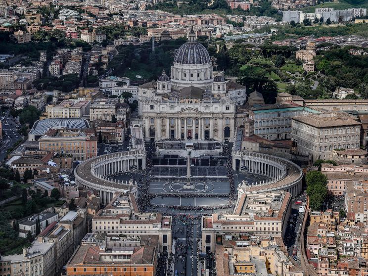 San Pietro: nessun bistrot sulla terrazza, solo l'ampliamento del punto ristoro