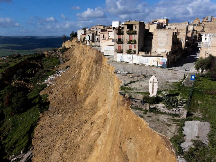 «Niscemi è in un'area ad altissimo rischio». Cronaca di 29 anni di emergenze e soldi mai spesi