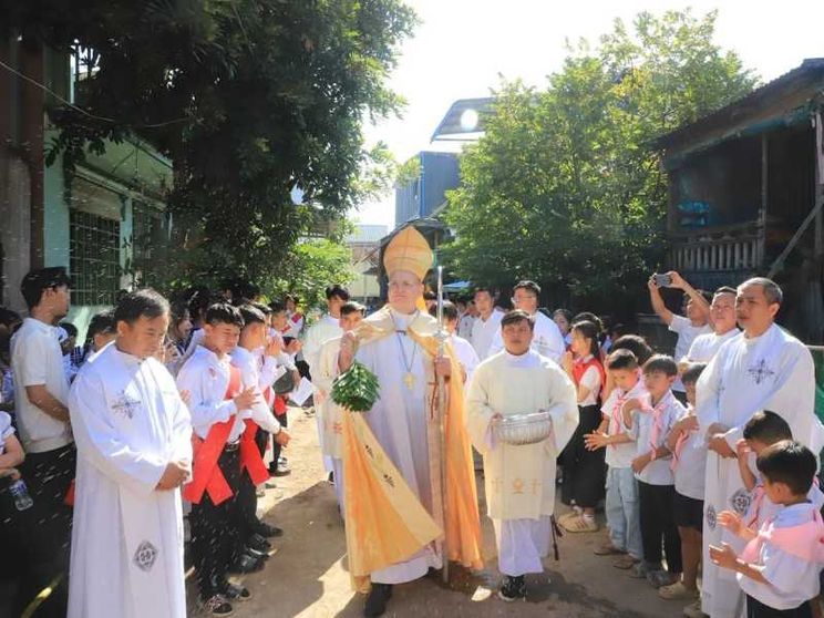 «Io, vescovo in Cambogia, e la risurrezione della Chiesa dopo i Khmer rossi»