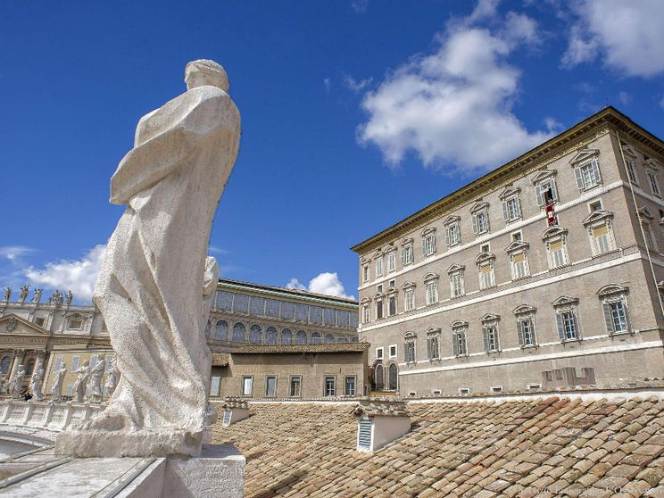 Sala Stampa vaticana: «Il Papa abiterà negli spazi a disposizione dei predecessori»