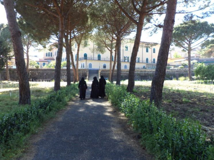 Un reato grave e il sabato (in monastero) per ricominciare
