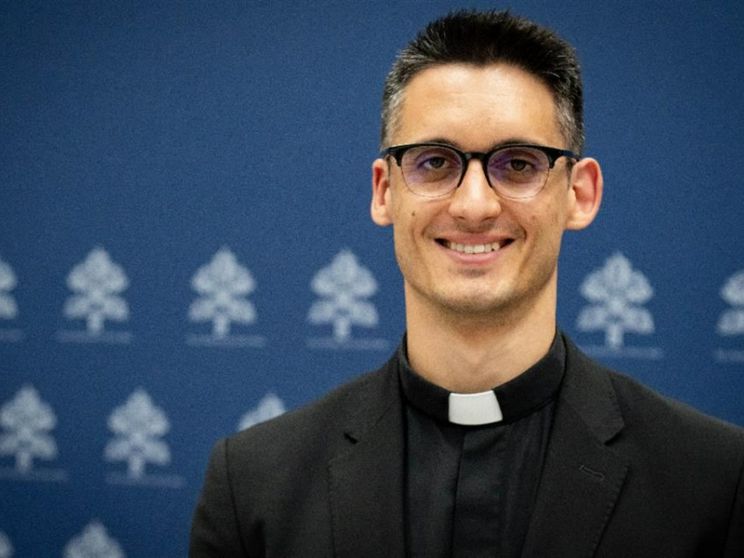 La diocesi di Milano: «Don Ravagnani ha deciso di sospendere il suo ministero presbiterale»