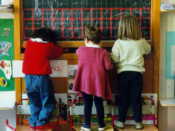 Nidi, si riduce il divario tra bambini e posti disponibili: un effetto del calo delle nascite