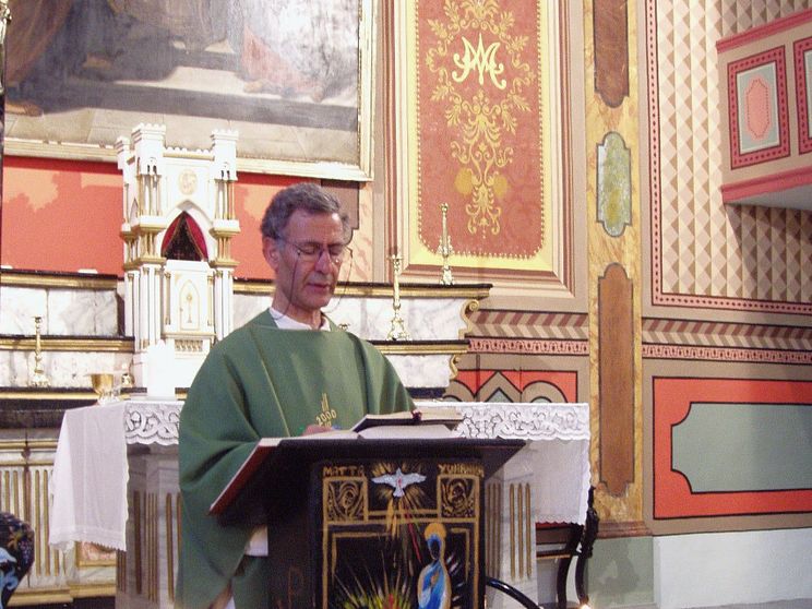 Don Andrea Santoro nella sua chiesa a Trabzon