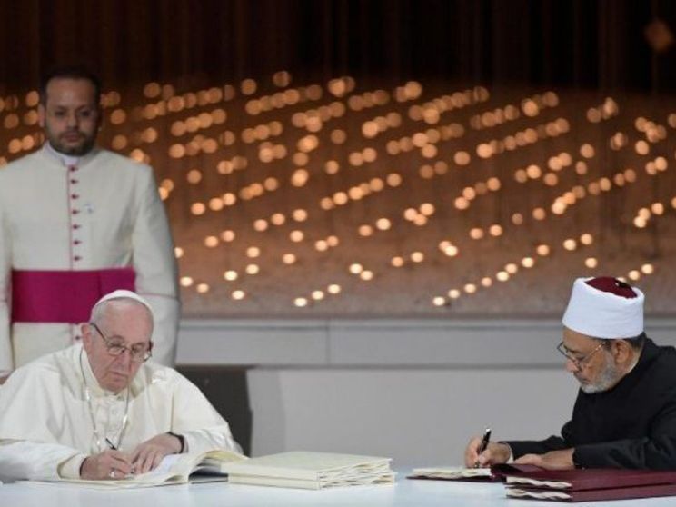 Papa Francesco e il Grande Imam di Al-Azhar, Ahmad Al-Tayyib, firmano il Documento sulla fratellanza umana il 4 febbraio 2018