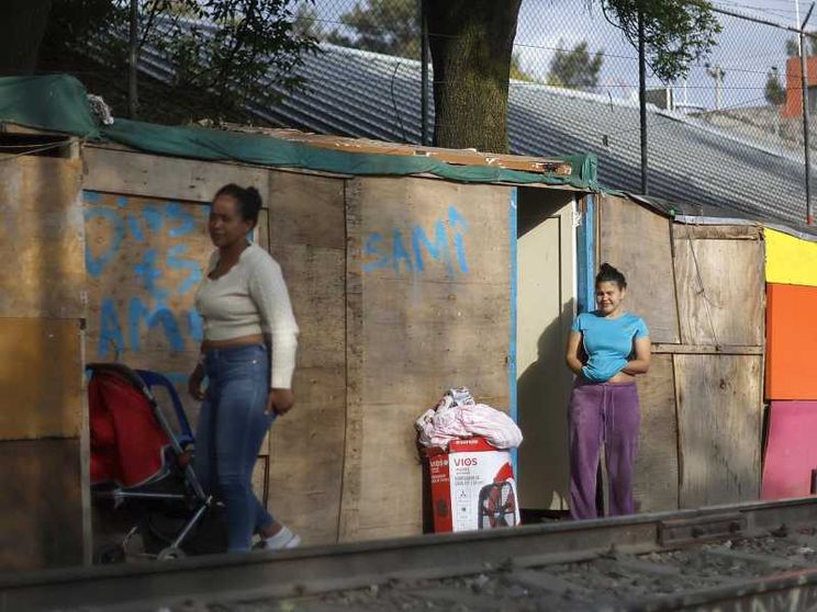 Migranti in un accampamento di Città del Messico, dove si sono stabiliti non riuscendo a entrare negli Stati Uniti