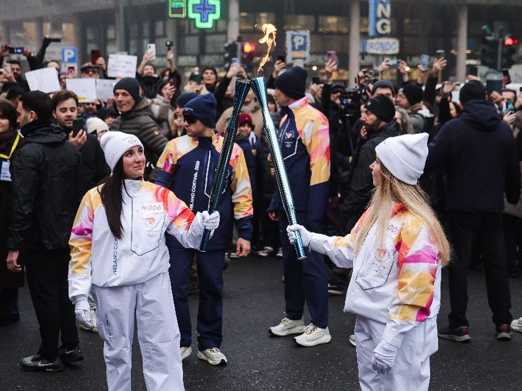 Così Milano si accende per i Giochi. La parole di Mattarella sui valori olimpici