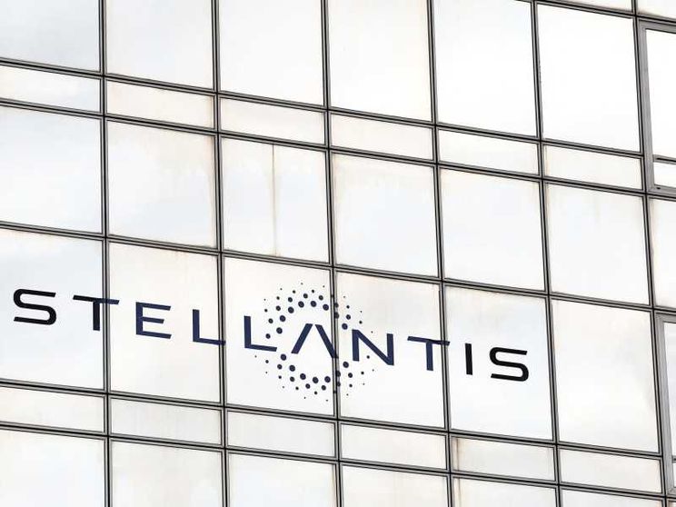 Stellantis paga caro l’elettrico: svalutazioni per 22 miliardi