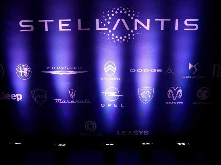 Stellantis fa retromarcia sull'elettrico: maxi-perdita