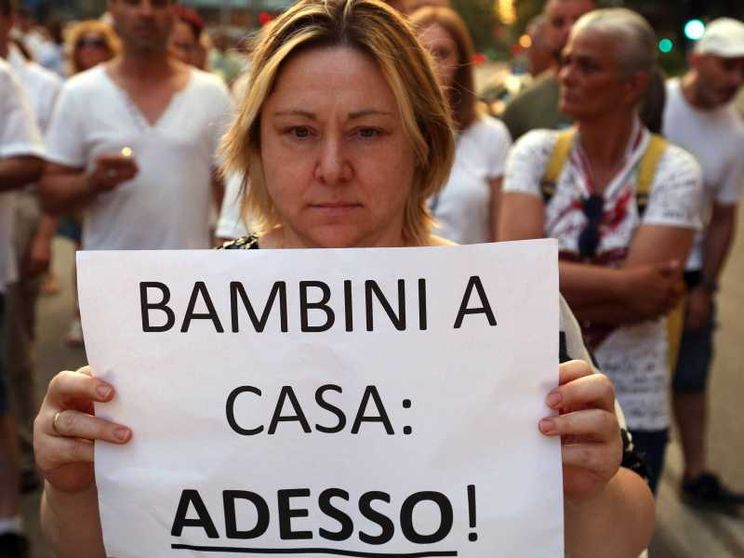 Una fiaccolata a sostegno dei genitori di Bibbiano nel 2019