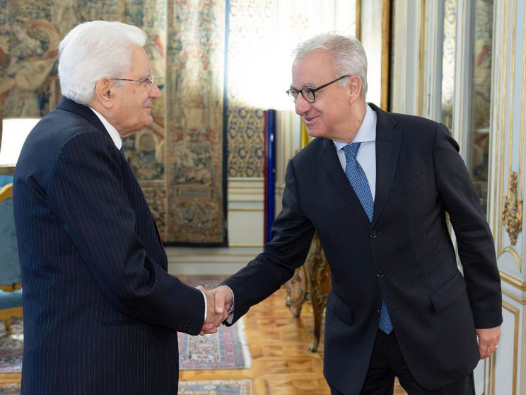 Il Presidente della Repubblica Sergio Mattarella con Alfredo Mantovano, Sottosegretario di Stato alla Presidenza del Consiglio dei ministri.  Ansa / Francesco Ammendola