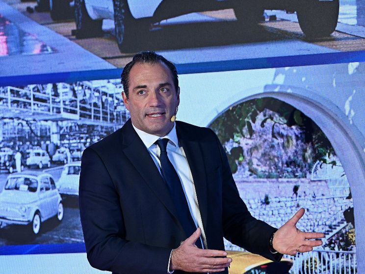 Cosa c'è davvero dietro la retromarcia sull'auto elettrica