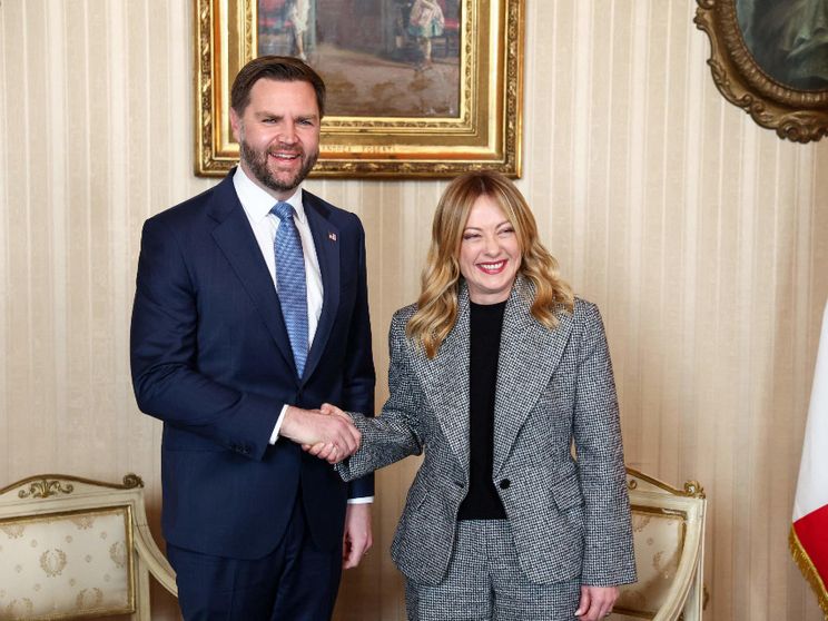 Il vicepresidente Vance con la premier Meloni a Milano. Foto Ansa