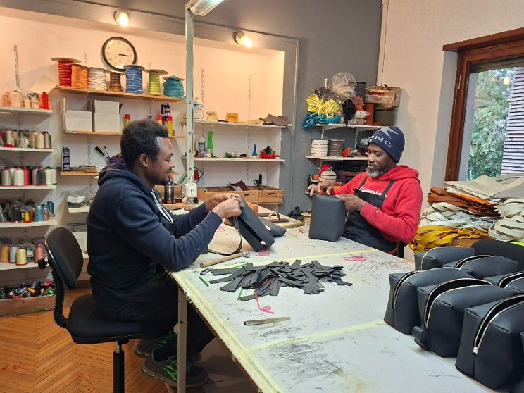 Dalla crisi alla rinascita: la Cartiera di Marzabotto si salva grazie ai migranti