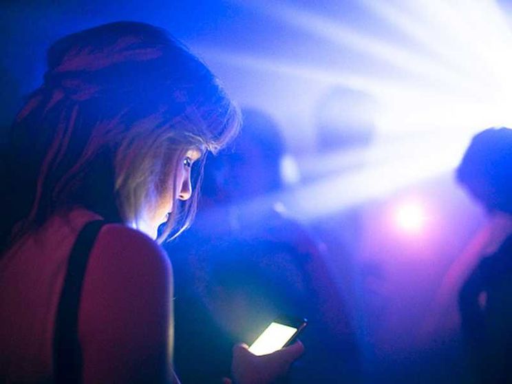 Un adolescente su 3 "parla" con i chatbot: ecco tutti i rischi