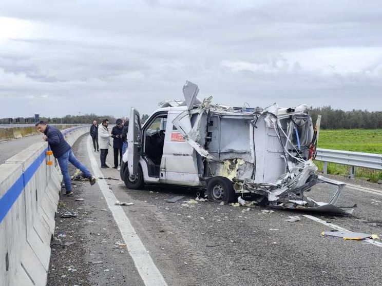 Brindisi, assalto a portavalori e sparatoria con i carabinieri: due fermi
