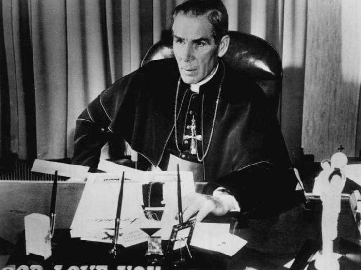 Il vescovo americano Fulton John Sheen (El Paso, 8 maggio 1895 – New York, 9 dicembre 1979)