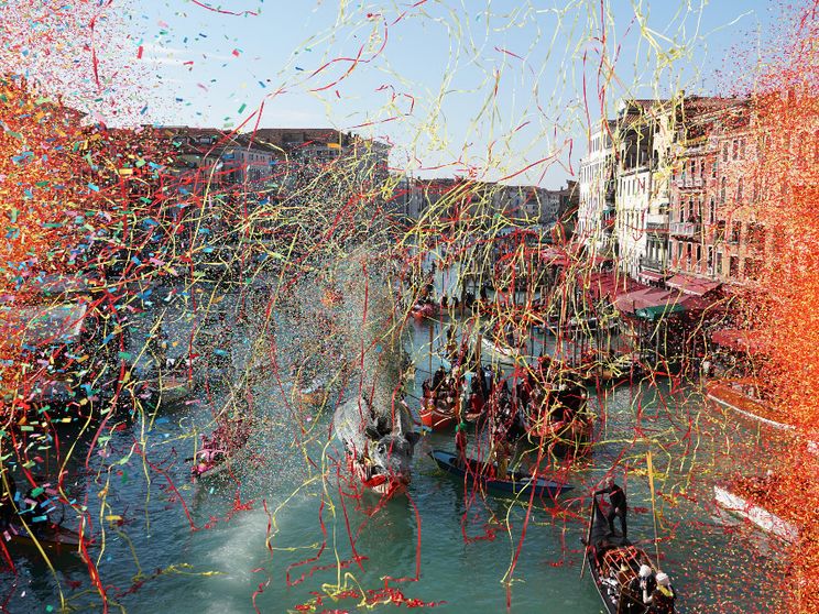 I coriandoli di plastica sono nemici dell'ambiente e già 70 città li vietano