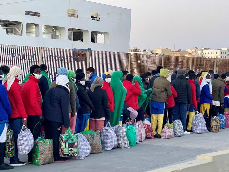 «Blocco navale» ed espulsioni facili: c'è una nuova stretta sull'immigrazione