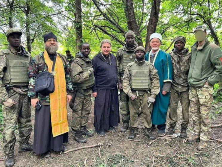 Centinaia di ragazzi africani combattono per la Russia in Ucraina: sono gli schiavi al fronte