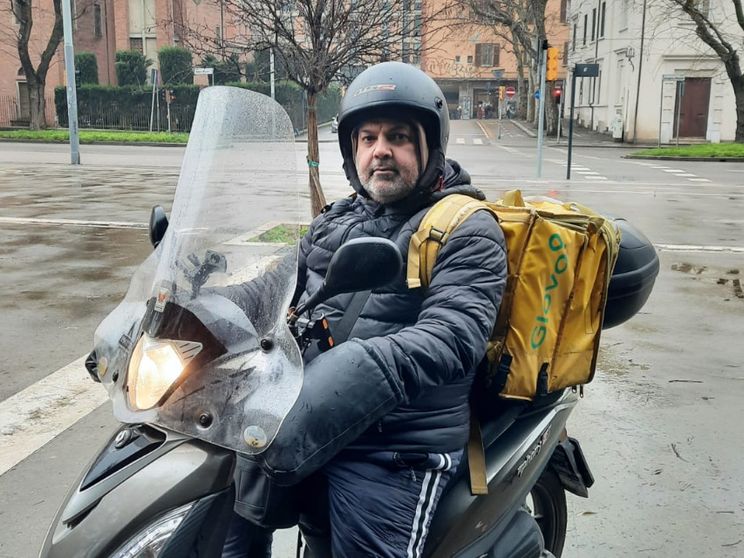 Ashfaq: «Io, rider per Glovo, chiedo di sapere quanto verrò pagato»