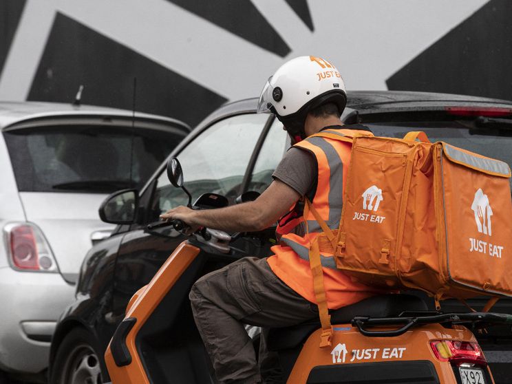 I rider sono autonomi o dipendenti? Contratti in campo e diritti in gioco