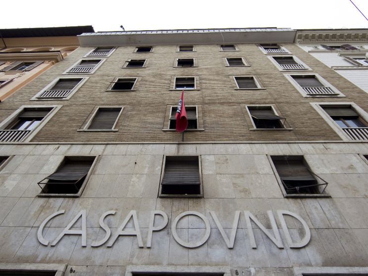 L'aggressione dopo un corteo, le accuse, la legge Scelba: dove nasce la sentenza su Casapound