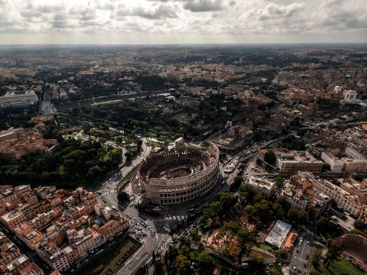 Roma-cometa: il nucleo e una scia in espansione