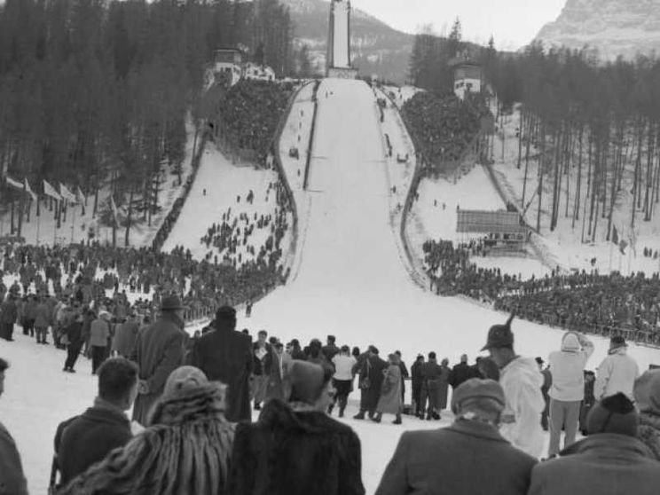 Giochi invernali, in 86 fotografie d’epoca la prima edizione italiana di Cortina ’56