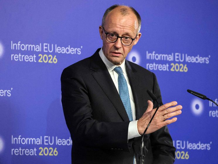 Il cancelliere tedesco Merz durante il suo discorso a Monaco