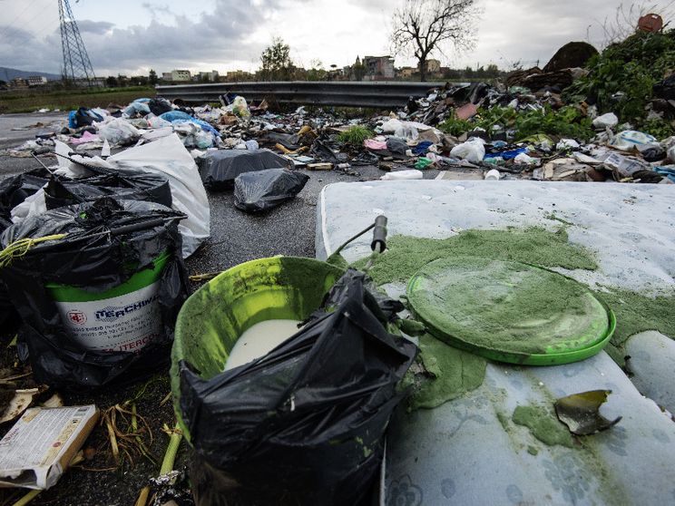 Spazzatura per le strade di Caivano