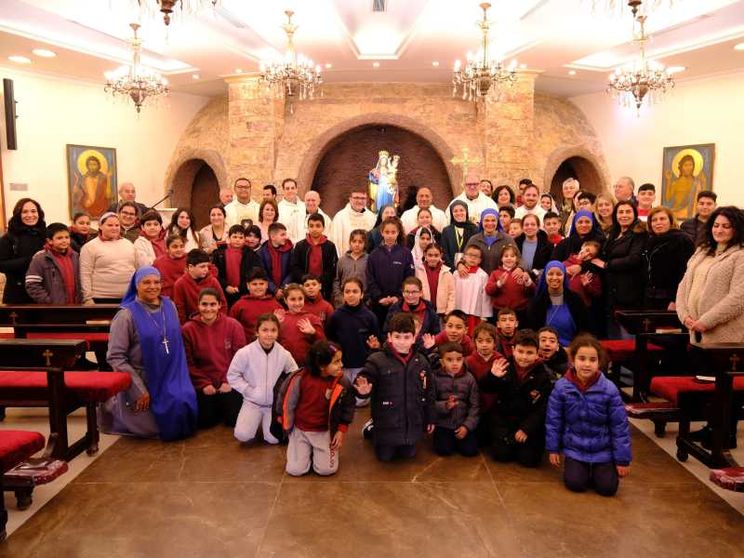 Il gruppo dell’Orp con i bambini dell’orfanotrofio del Santuario della Madonna del Monte