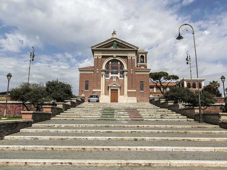 La parrocchia di Santa Maria Regina Pacis a Ostia