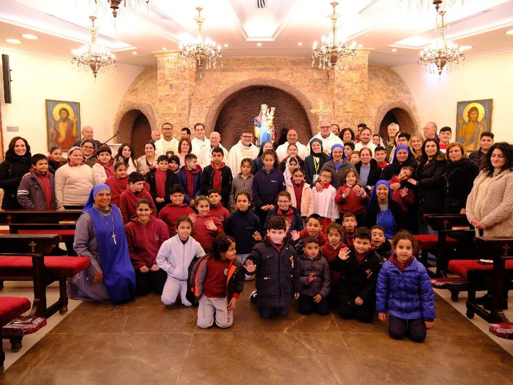 Il gruppo dell’Orp con i bambini dell’orfanotrofio del Santuario della Madonna del Monte