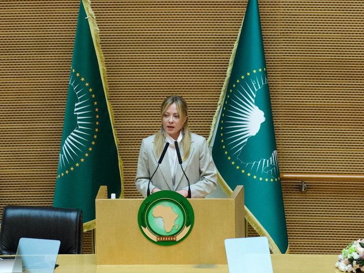 Smorza Merz, osserva Rubio, non rompe con Trump: i forni di Meloni in politica estera