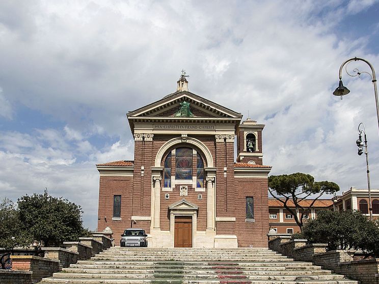 La parrocchia di Santa Maria Regina Pacis a Ostia