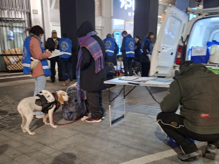 Un momento del censimento dei senzatetto a Milano