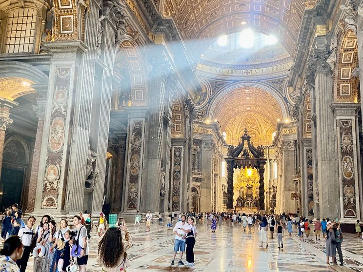 La Basilica di San Pietro compie 400 anni: «Casa per l’umanità in ricerca»
