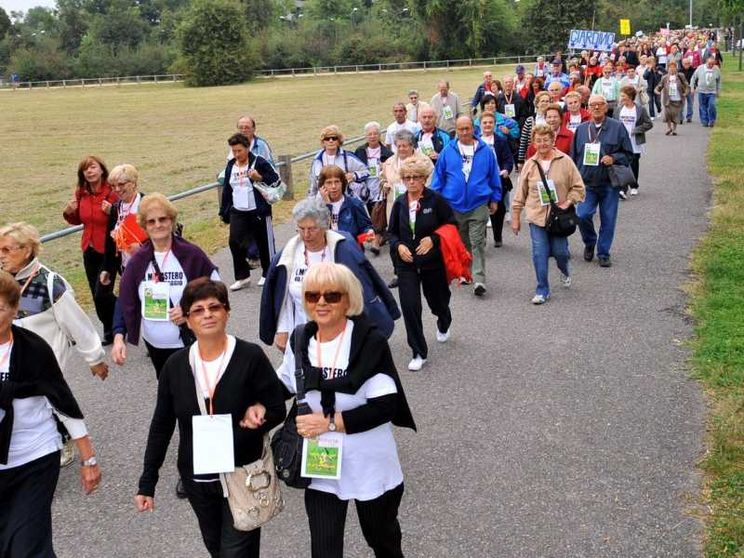 Un gruppo di anziani al Parco delle Cave