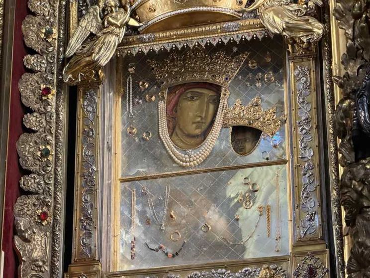 Furto a Bologna al Santuario di San Luca, l’icona della Vergine lievemente danneggiata
