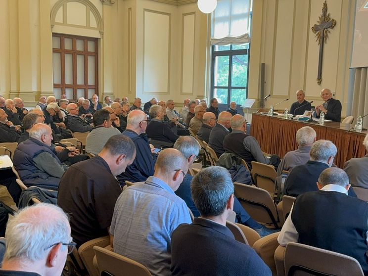 «Noi, sacerdoti, vi raccontiamo le prove del ministero e la voce di Dio che ci parla»