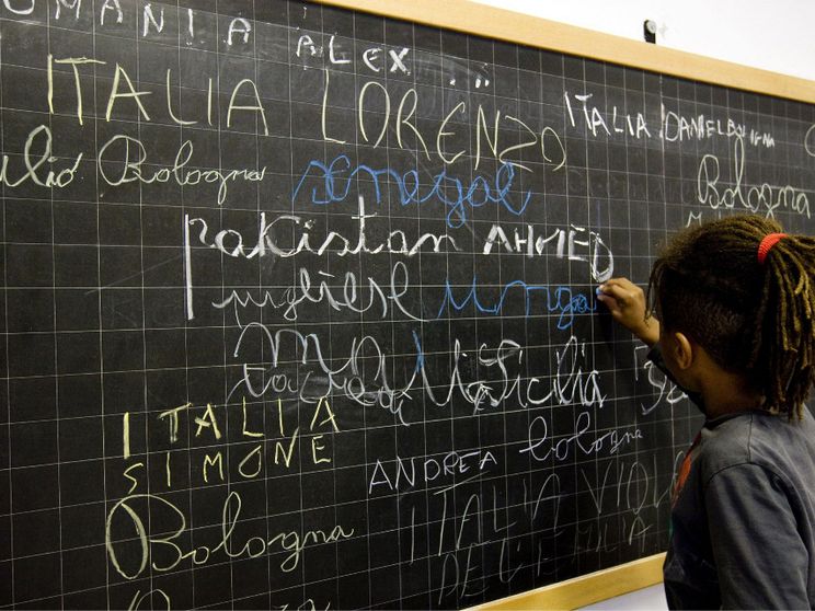 La "fuga dei bianchi" dagli istituti di periferia: dove nasce la segregazione scolastica